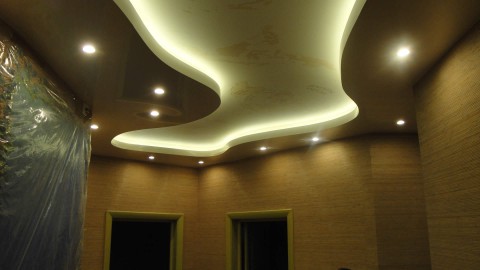 Натяжной потолок как ведущий элемент дизайна интерьера